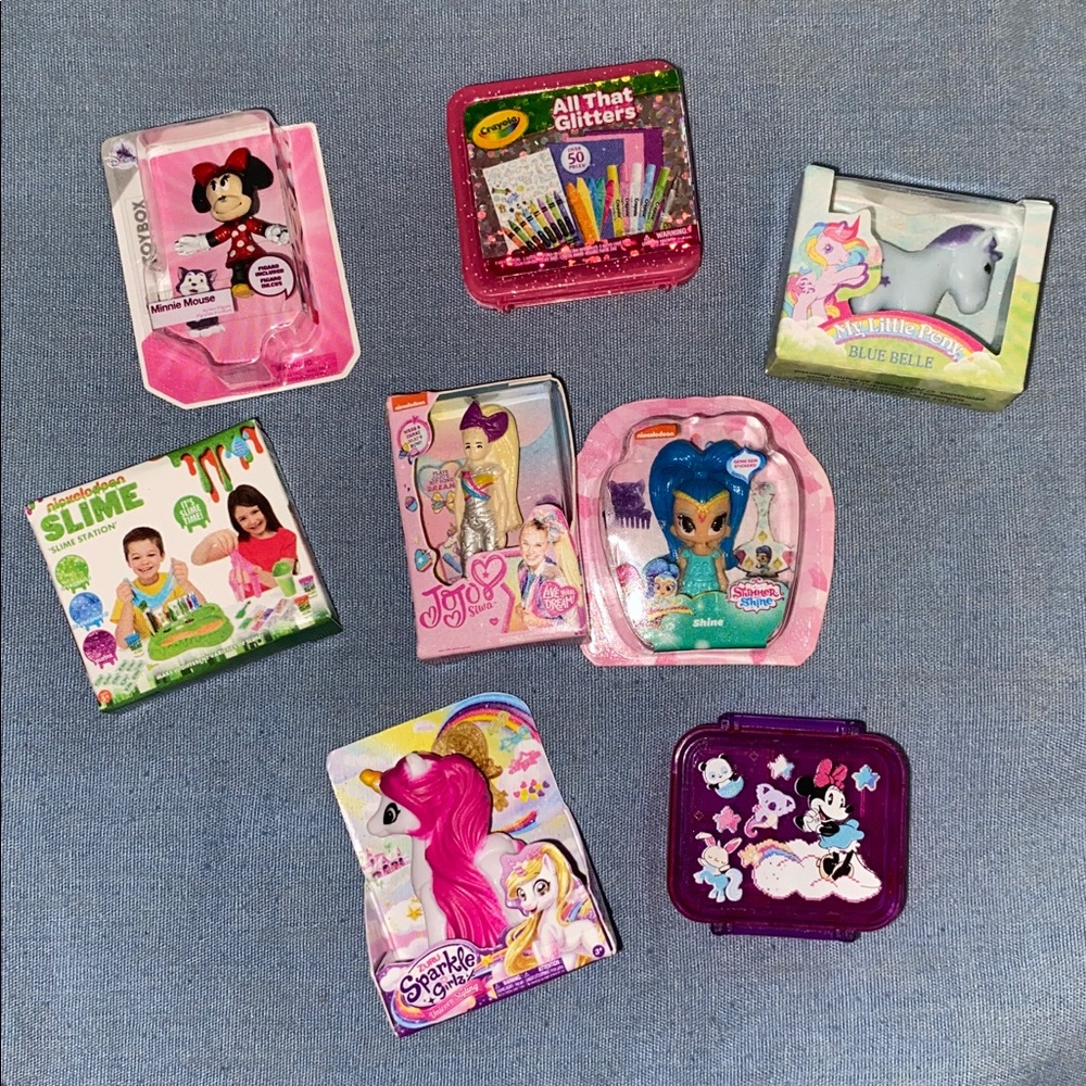 8 Assorted mini brands toys